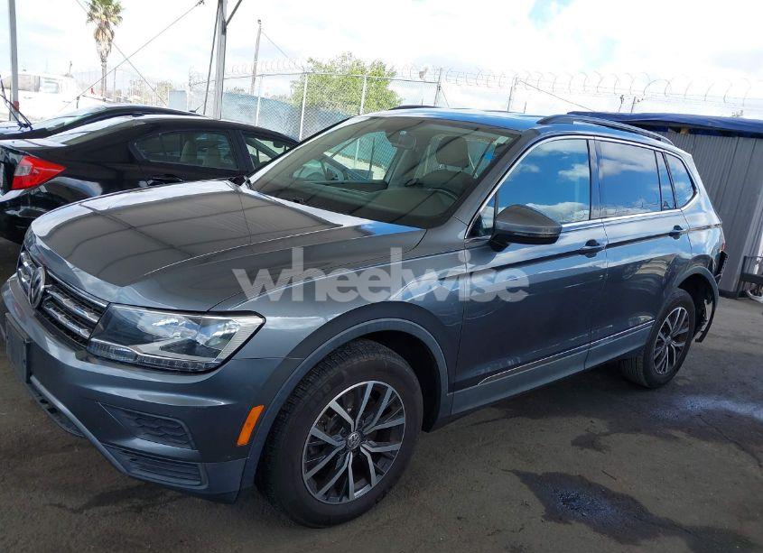 Photo 15 of 2018 Volkswagen Tiguan 2.0T SE/2.0T SEL (VIN 3VV3B7AX5JM190020)