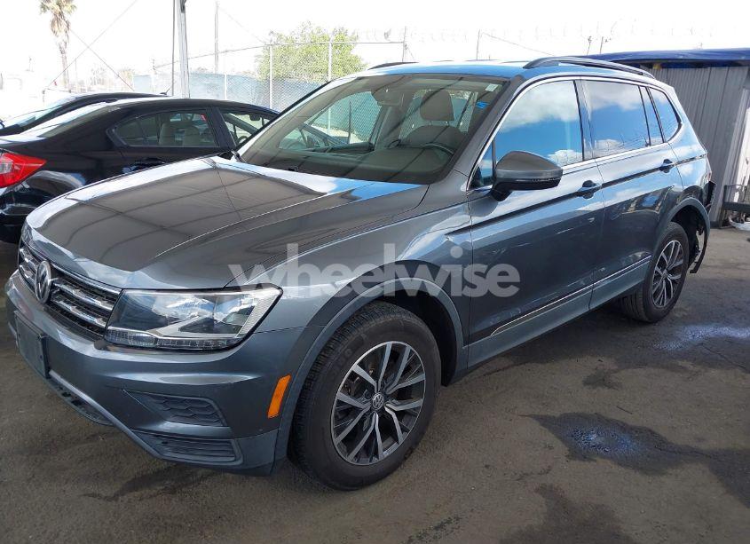 Photo 2 of 2018 Volkswagen Tiguan 2.0T SE/2.0T SEL (VIN 3VV3B7AX5JM190020)