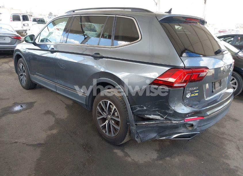 Photo 3 of 2018 Volkswagen Tiguan 2.0T SE/2.0T SEL (VIN 3VV3B7AX5JM190020)