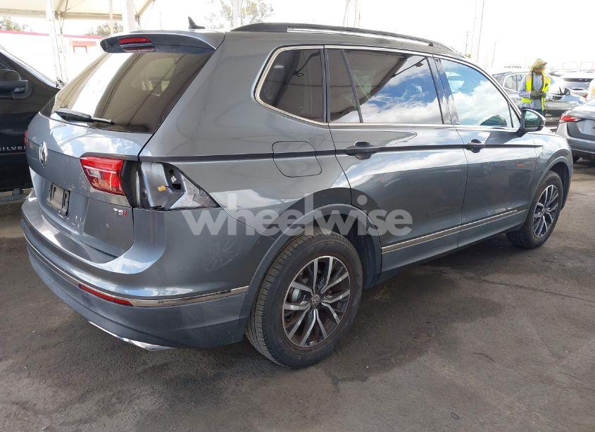 Photo 4 of 2018 Volkswagen Tiguan 2.0T SE/2.0T SEL (VIN 3VV3B7AX5JM190020)