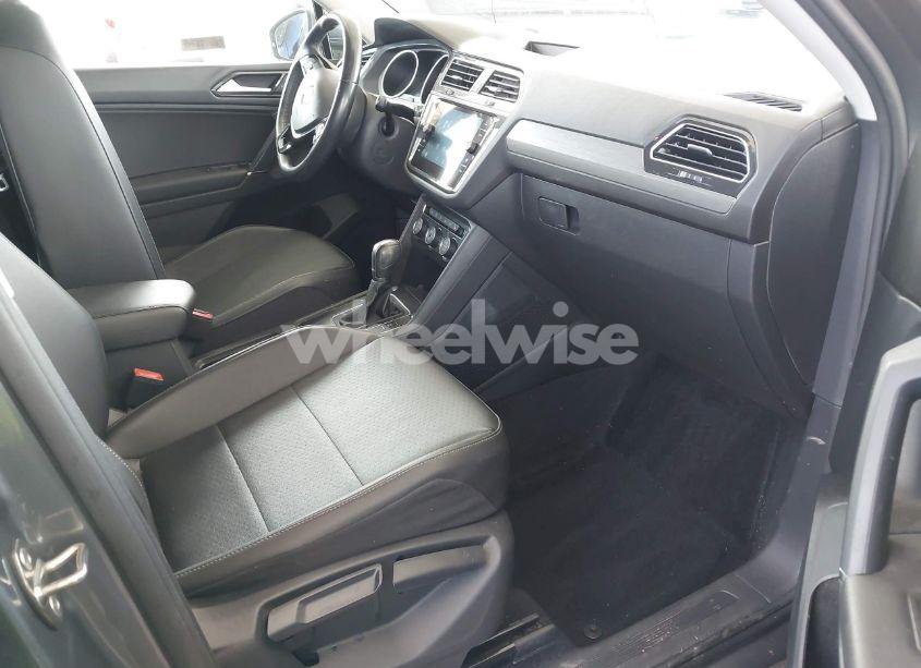 Photo 5 of 2018 Volkswagen Tiguan 2.0T SE/2.0T SEL (VIN 3VV3B7AX5JM190020)