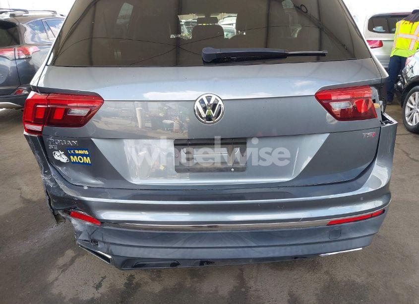 Photo 6 of 2018 Volkswagen Tiguan 2.0T SE/2.0T SEL (VIN 3VV3B7AX5JM190020)