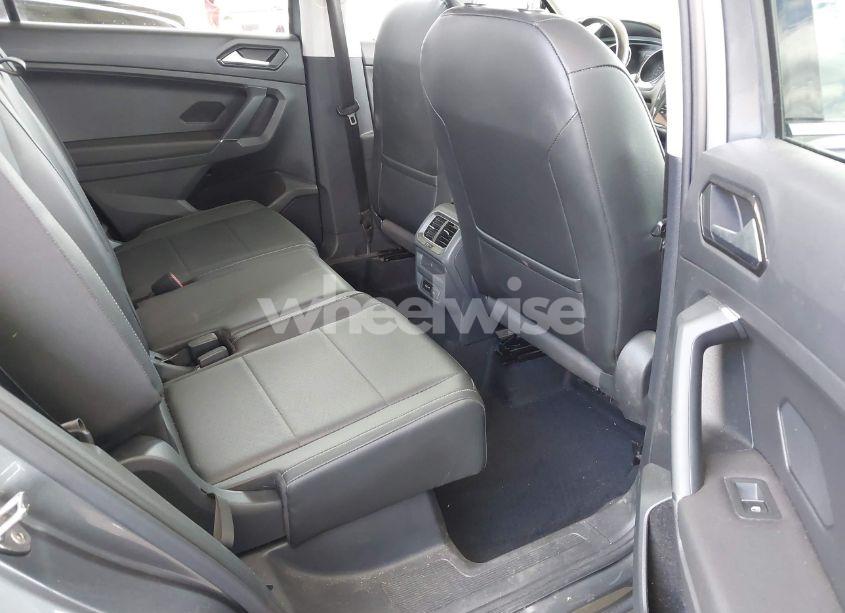 Photo 8 of 2018 Volkswagen Tiguan 2.0T SE/2.0T SEL (VIN 3VV3B7AX5JM190020)