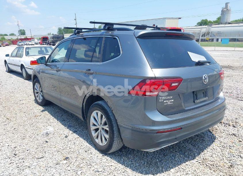 Photo 3 of 2019 Volkswagen Tiguan 2.0T SE/2.0T SEL/2.0T SEL R-LINE/2.0T SEL R-LINE BLACK (VIN 3VV3B7AX5KM049529)