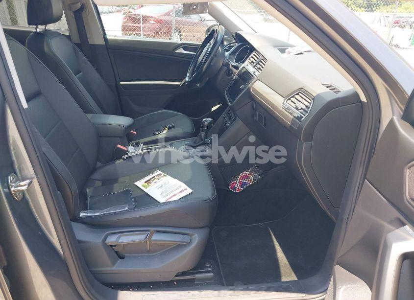 Photo 5 of 2019 Volkswagen Tiguan 2.0T SE/2.0T SEL/2.0T SEL R-LINE/2.0T SEL R-LINE BLACK (VIN 3VV3B7AX5KM049529)