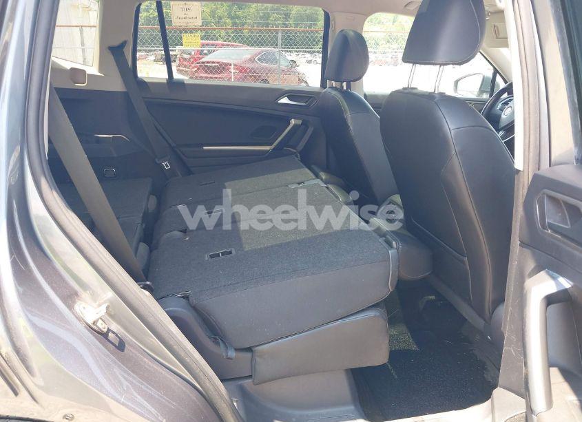 Photo 8 of 2019 Volkswagen Tiguan 2.0T SE/2.0T SEL/2.0T SEL R-LINE/2.0T SEL R-LINE BLACK (VIN 3VV3B7AX5KM049529)