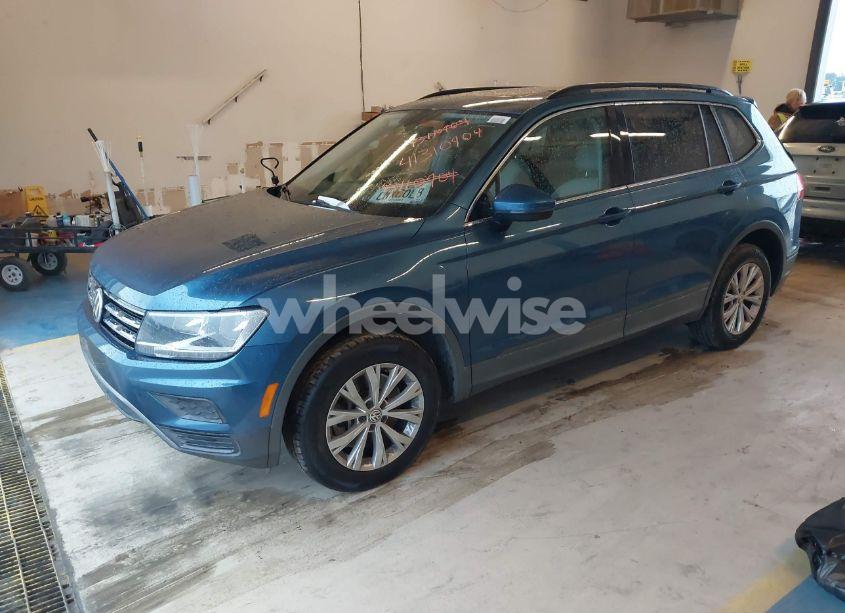 Photo 2 of 2019 Volkswagen Tiguan (VIN 3VV3B7AX5KM192612)