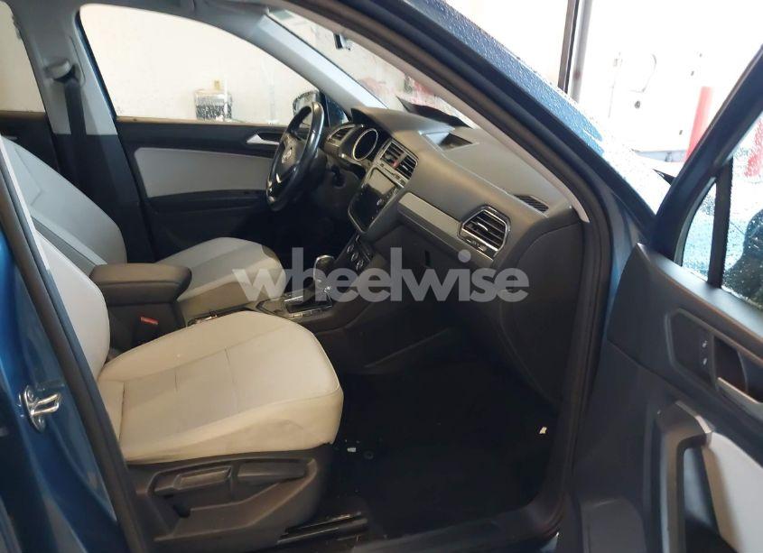 Photo 5 of 2019 Volkswagen Tiguan (VIN 3VV3B7AX5KM192612)