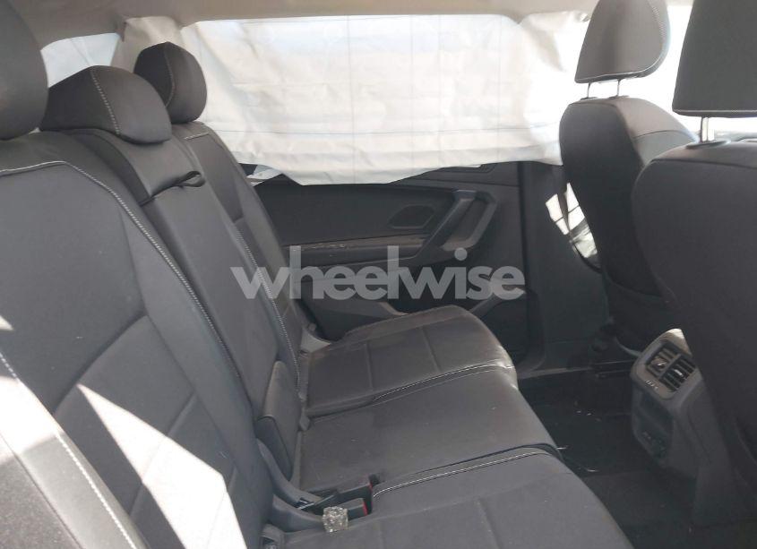 Photo 8 of 2021 Volkswagen Tiguan (VIN 3VV3B7AX5MM022110)