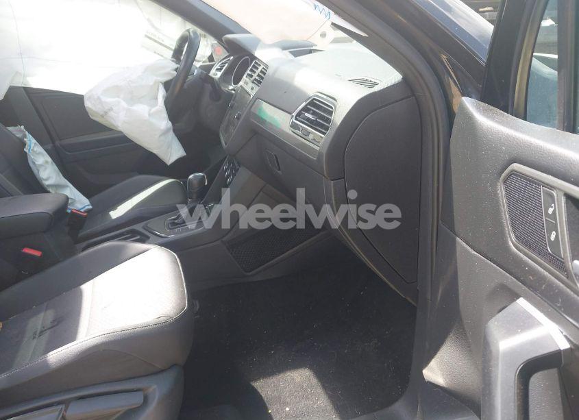 Photo 5 of 2021 Volkswagen Tiguan 2.0T SE/2.0T SE R-LINE BLACK/2.0T SEL (VIN 3VV3B7AX5MM027369)