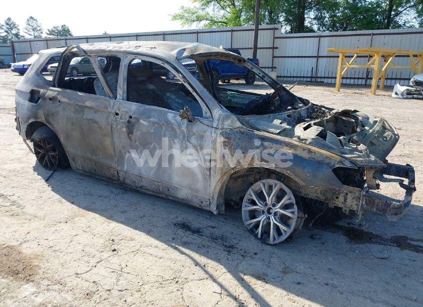 2021 Volkswagen Tiguan 2.0T SE/2.0T SE R-LINE BLACK/2.0T SEL (VIN 3VV3B7AX5MM029610) main photo