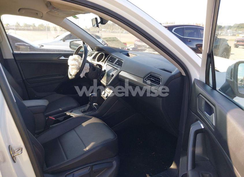 Photo 5 of 2021 Volkswagen Tiguan 2.0T SE/2.0T SE R-LINE BLACK/2.0T SEL (VIN 3VV3B7AX5MM080587)