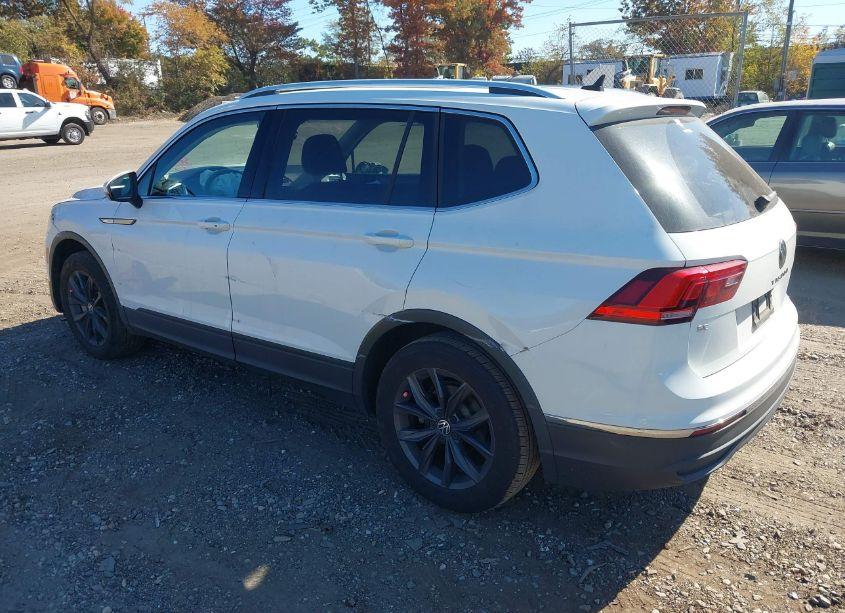 Photo 3 of 2022 Volkswagen Tiguan 2.0T SE (VIN 3VV3B7AX5NM012503)