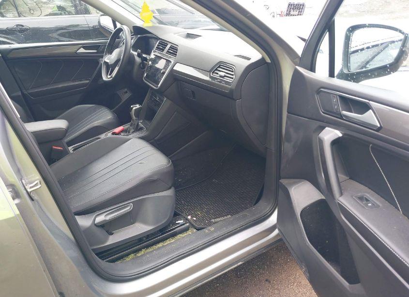 Photo 5 of 2022 Volkswagen Tiguan 2.0T SE (VIN 3VV3B7AX5NM061894)