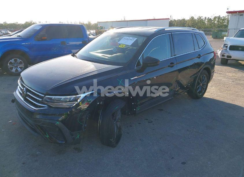 Photo 2 of 2022 Volkswagen Tiguan 2.0T SE (VIN 3VV3B7AX5NM107207)