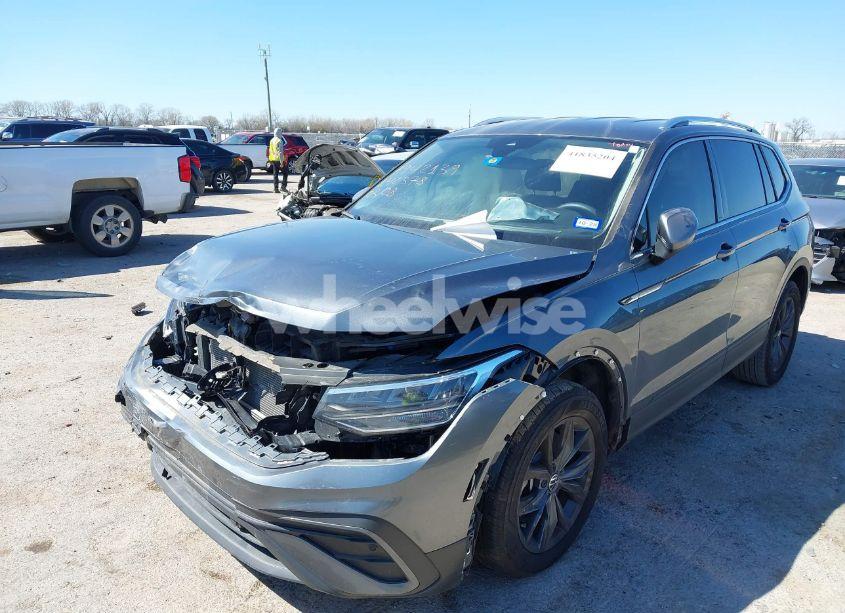 Photo 2 of 2023 Volkswagen Tiguan 2.0T SE (VIN 3VV3B7AX5PM142378)