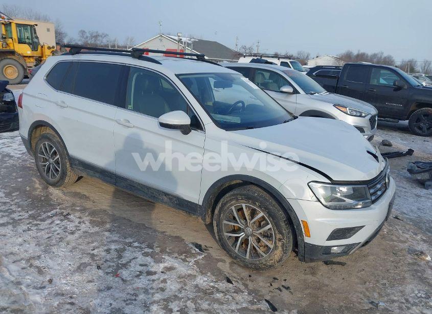 2018 Volkswagen Tiguan 2.0T SE/2.0T SEL (VIN 3VV3B7AX6JM019051) main photo