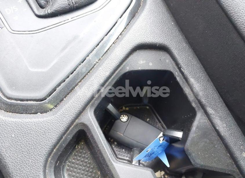 Photo 11 of 2018 Volkswagen Tiguan 2.0T SE/2.0T SEL (VIN 3VV3B7AX6JM019051)