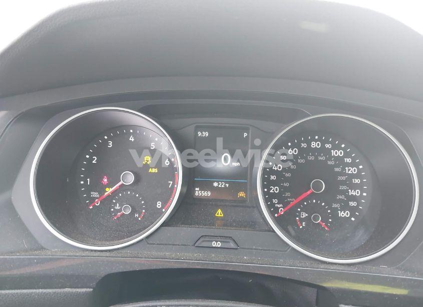 Photo 15 of 2018 Volkswagen Tiguan 2.0T SE/2.0T SEL (VIN 3VV3B7AX6JM019051)