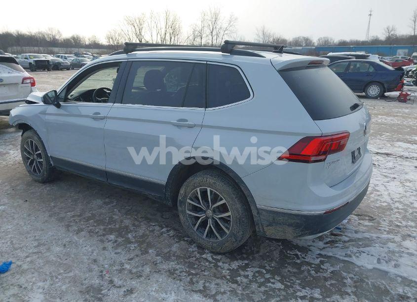 Photo 3 of 2018 Volkswagen Tiguan 2.0T SE/2.0T SEL (VIN 3VV3B7AX6JM019051)