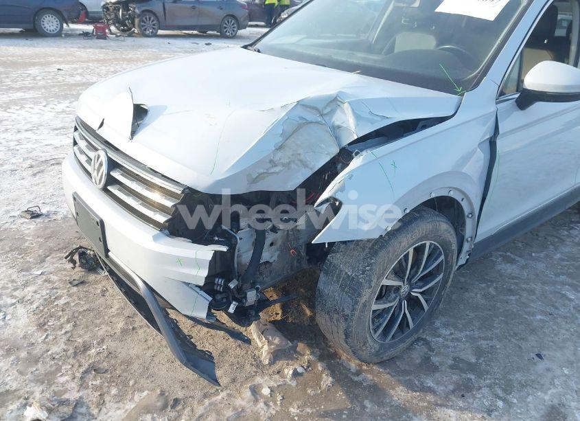 Photo 6 of 2018 Volkswagen Tiguan 2.0T SE/2.0T SEL (VIN 3VV3B7AX6JM019051)