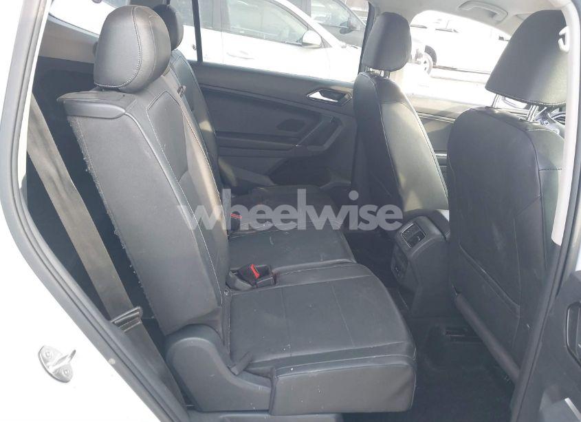 Photo 8 of 2018 Volkswagen Tiguan 2.0T SE/2.0T SEL (VIN 3VV3B7AX6JM019051)