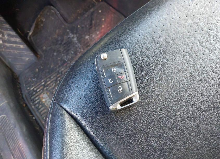 Photo 11 of 2018 Volkswagen Tiguan 2.0T SE/2.0T SEL (VIN 3VV3B7AX6JM021172)