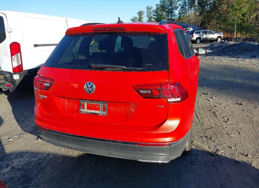 Photo 16 of 2018 Volkswagen Tiguan 2.0T SE/2.0T SEL (VIN 3VV3B7AX6JM021172)