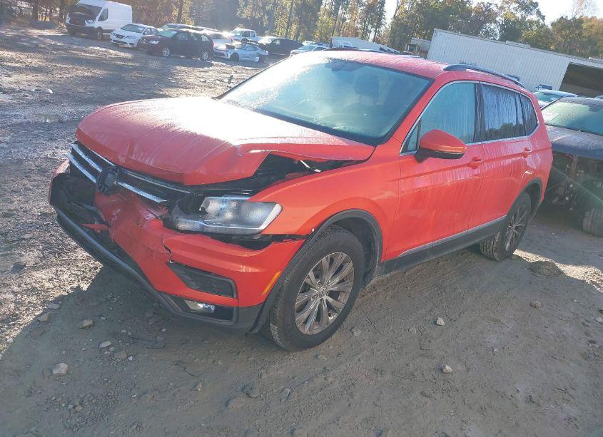 Photo 2 of 2018 Volkswagen Tiguan 2.0T SE/2.0T SEL (VIN 3VV3B7AX6JM021172)