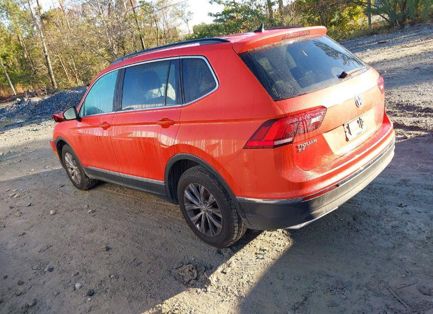 Photo 3 of 2018 Volkswagen Tiguan 2.0T SE/2.0T SEL (VIN 3VV3B7AX6JM021172)