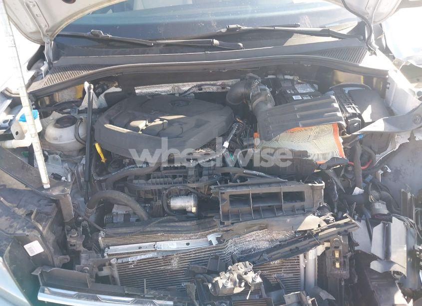 Photo 10 of 2018 Volkswagen Tiguan 2.0T SE/2.0T SEL (VIN 3VV3B7AX6JM151954)