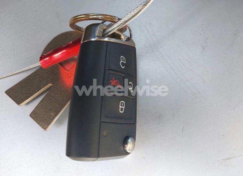 Photo 11 of 2018 Volkswagen Tiguan 2.0T SE/2.0T SEL (VIN 3VV3B7AX6JM151954)