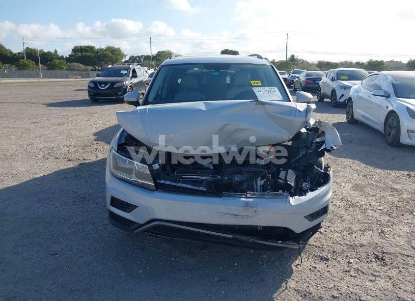 Photo 13 of 2018 Volkswagen Tiguan 2.0T SE/2.0T SEL (VIN 3VV3B7AX6JM151954)