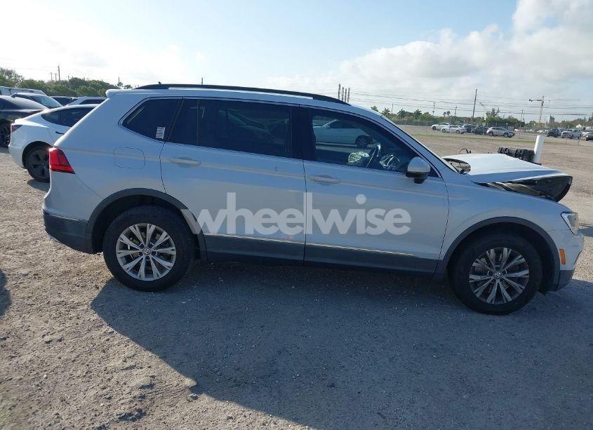 Photo 14 of 2018 Volkswagen Tiguan 2.0T SE/2.0T SEL (VIN 3VV3B7AX6JM151954)