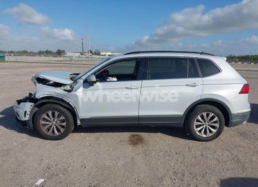 Photo 15 of 2018 Volkswagen Tiguan 2.0T SE/2.0T SEL (VIN 3VV3B7AX6JM151954)