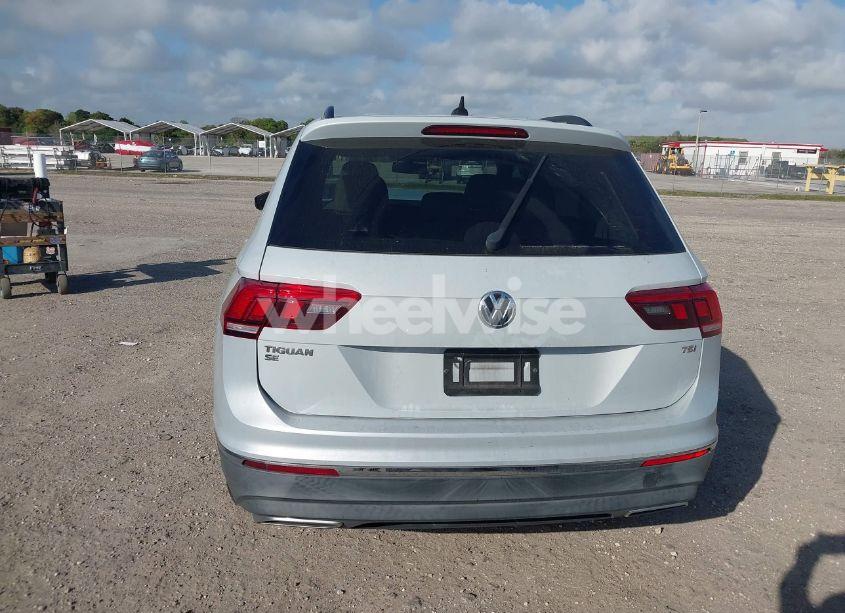 Photo 17 of 2018 Volkswagen Tiguan 2.0T SE/2.0T SEL (VIN 3VV3B7AX6JM151954)