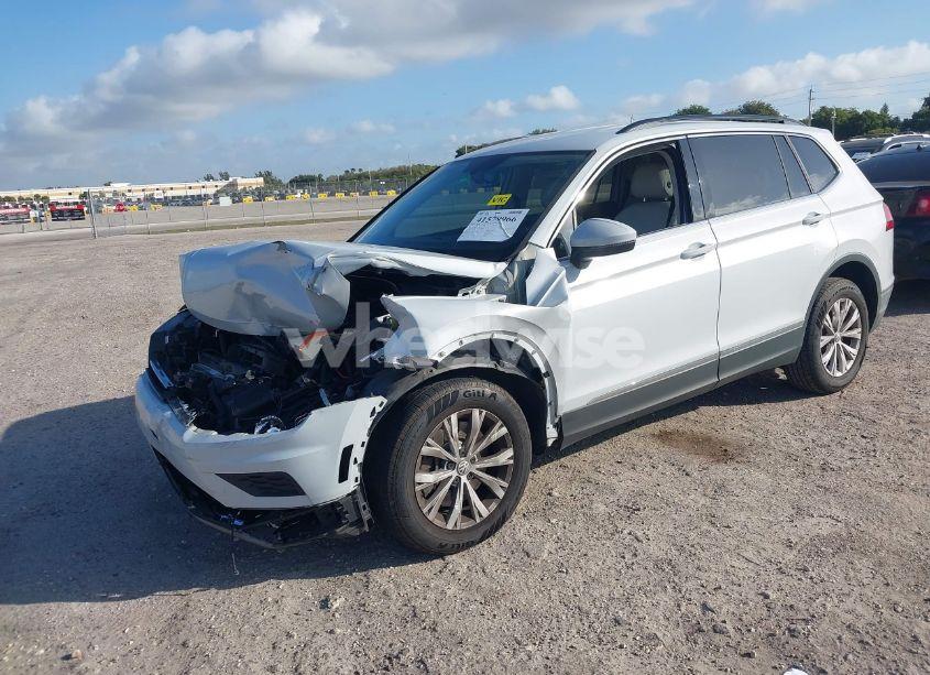 Photo 2 of 2018 Volkswagen Tiguan 2.0T SE/2.0T SEL (VIN 3VV3B7AX6JM151954)