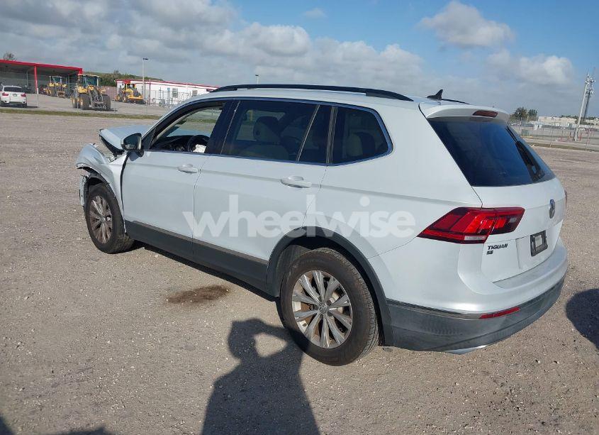 Photo 3 of 2018 Volkswagen Tiguan 2.0T SE/2.0T SEL (VIN 3VV3B7AX6JM151954)