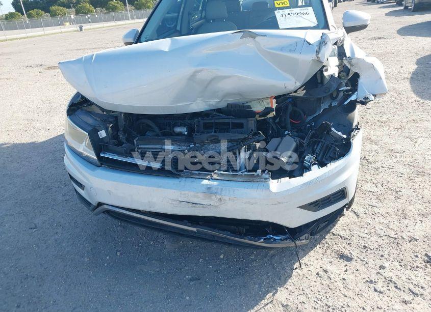 Photo 6 of 2018 Volkswagen Tiguan 2.0T SE/2.0T SEL (VIN 3VV3B7AX6JM151954)