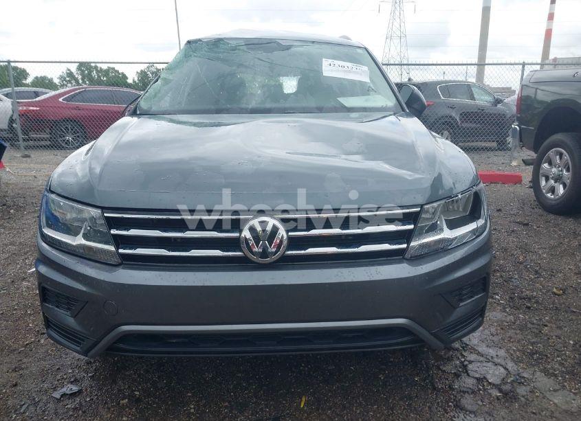 Photo 12 of 2018 Volkswagen Tiguan (VIN 3VV3B7AX6JM213577)