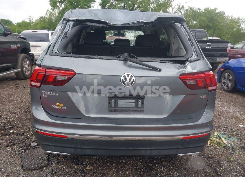 Photo 16 of 2018 Volkswagen Tiguan (VIN 3VV3B7AX6JM213577)