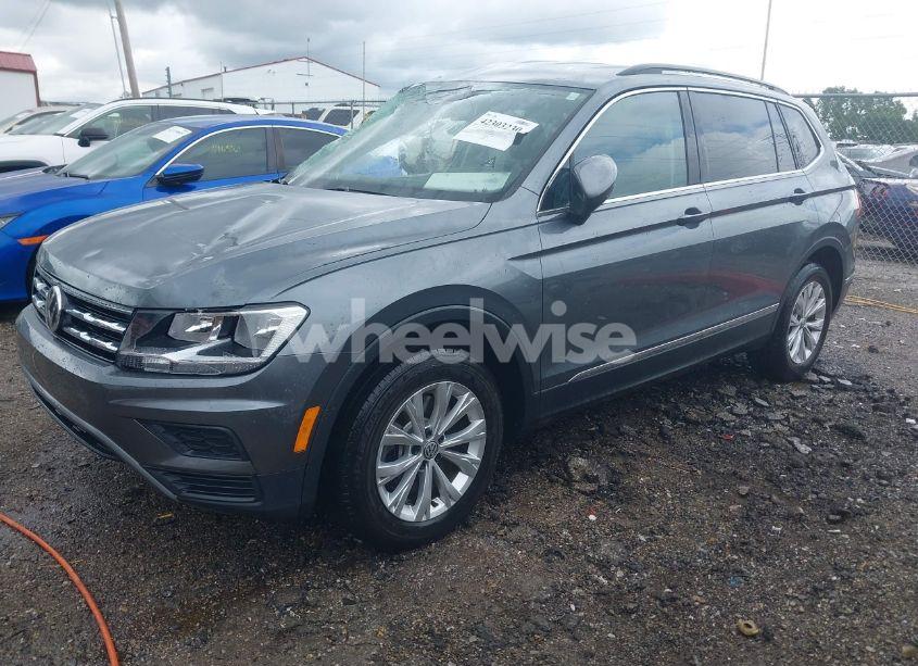 Photo 2 of 2018 Volkswagen Tiguan (VIN 3VV3B7AX6JM213577)