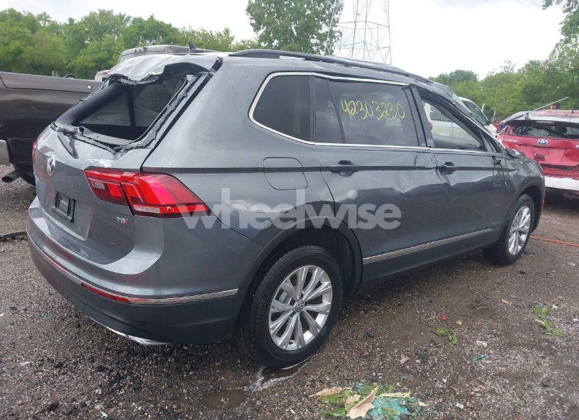 Photo 4 of 2018 Volkswagen Tiguan (VIN 3VV3B7AX6JM213577)