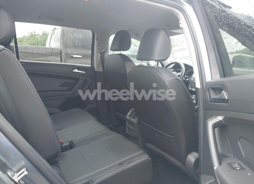 Photo 8 of 2018 Volkswagen Tiguan (VIN 3VV3B7AX6JM213577)