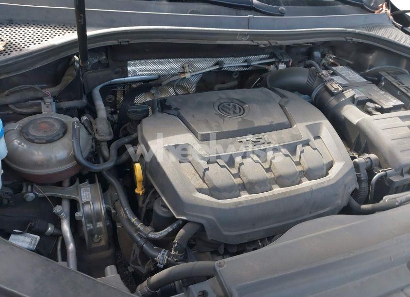 Photo 10 of 2018 Volkswagen Tiguan 2.0T SE/2.0T SEL (VIN 3VV3B7AX6JM216107)