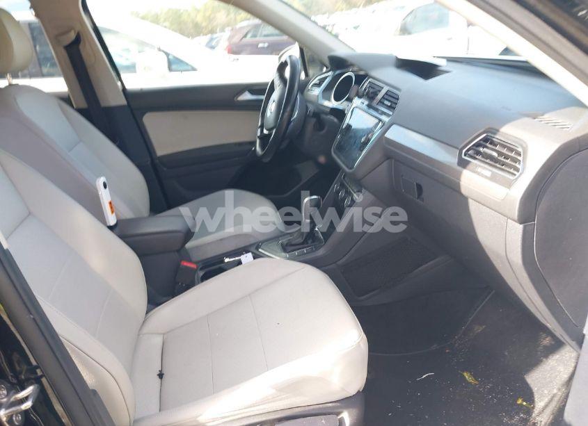 Photo 5 of 2018 Volkswagen Tiguan 2.0T SE/2.0T SEL (VIN 3VV3B7AX6JM216107)