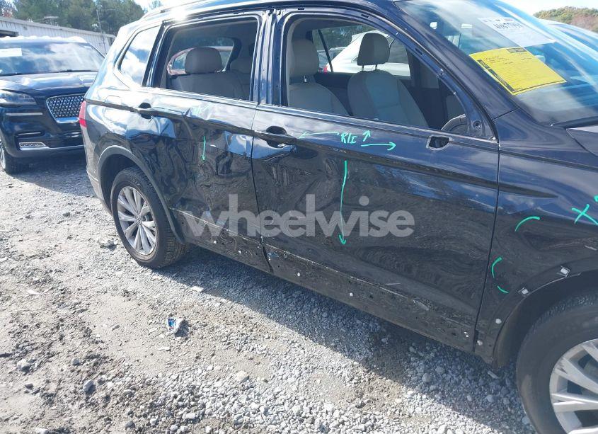 Photo 6 of 2018 Volkswagen Tiguan 2.0T SE/2.0T SEL (VIN 3VV3B7AX6JM216107)