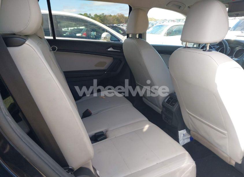 Photo 8 of 2018 Volkswagen Tiguan 2.0T SE/2.0T SEL (VIN 3VV3B7AX6JM216107)