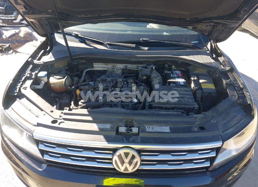 Photo 10 of 2019 Volkswagen Tiguan 2.0T SE/2.0T SEL/2.0T SEL R-LINE/2.0T SEL R-LINE BLACK (VIN 3VV3B7AX6KM006575)