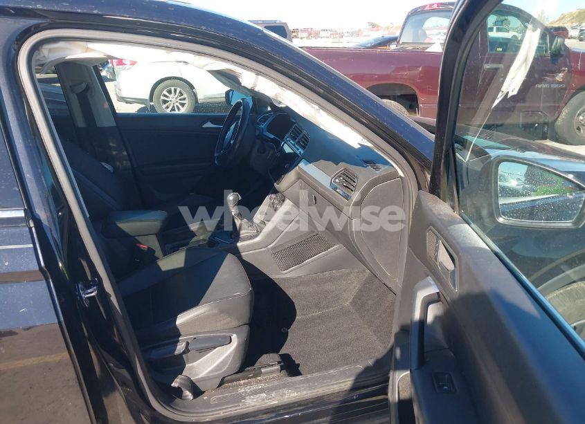 Photo 5 of 2019 Volkswagen Tiguan 2.0T SE/2.0T SEL/2.0T SEL R-LINE/2.0T SEL R-LINE BLACK (VIN 3VV3B7AX6KM006575)